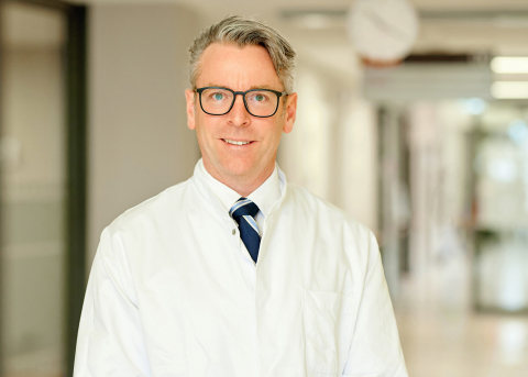 Der Gynäkologie-Professor Dirk Bauerschlag leitet die Klinik und Poliklinik für Frauenheilkunde und Fortpflanzungsmedizin am Universitätsklinikum Jena.
Foto: Heiko Hellmann/UKJ