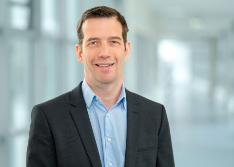 Prof. Dr. Mario Fabri leitet die Hautklinik am Universitätsklinikum Jena. Foto: Hellmann/UKJ