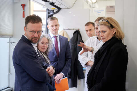 Besuch des WATCH-Busses
Foto: Hellmann/UKJ