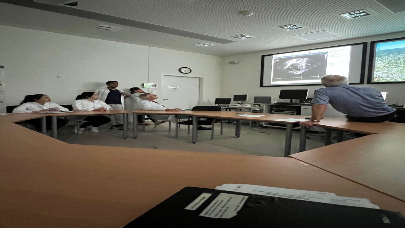 Die Teilnehmenden vom MICS Bootcamp 2025 vor dem UKJ