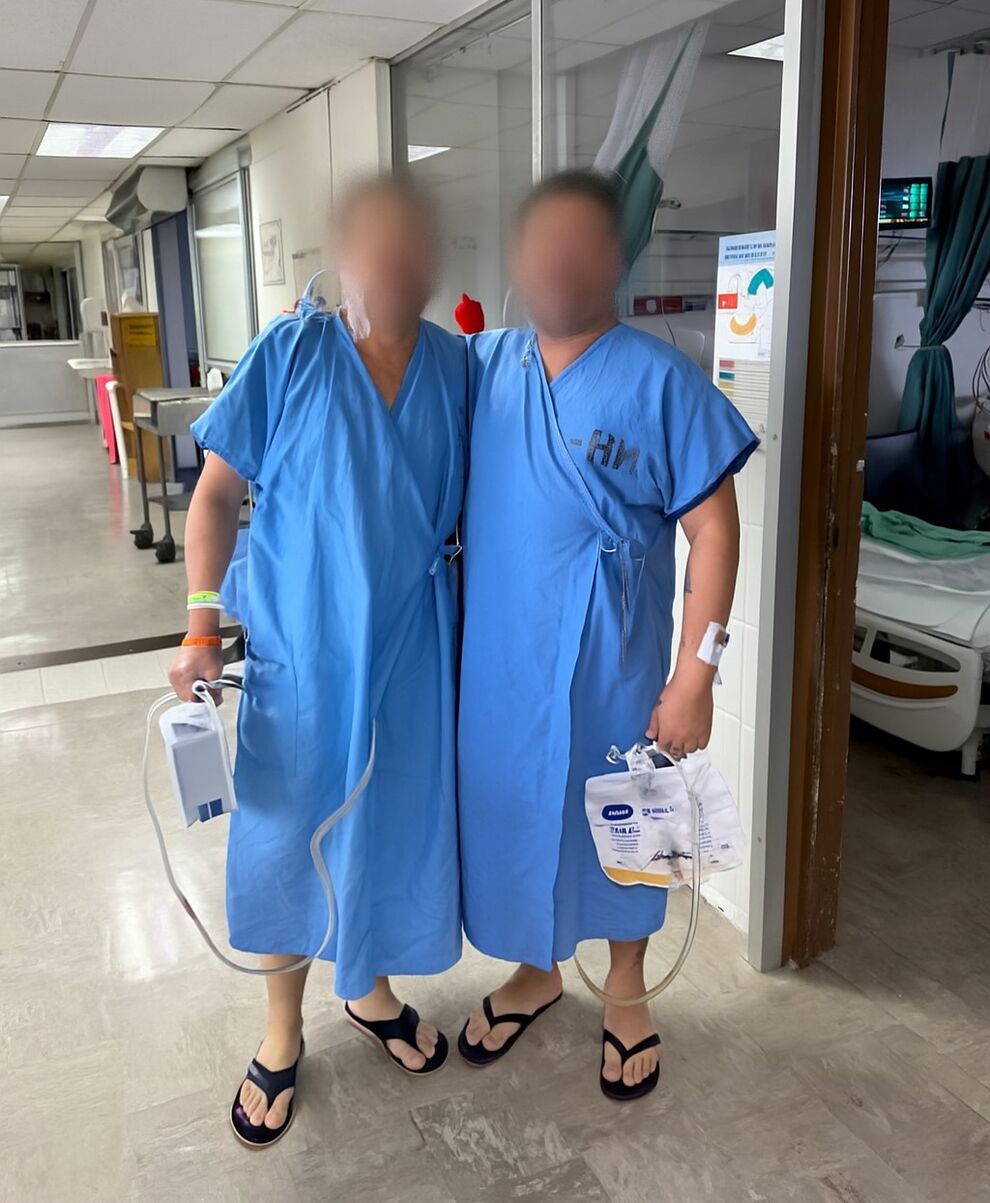 Ein 50-jähriger und ein 68-jähriger Costa Ricaner am Tag nach ihrer Operation. Die Klappe ist dicht und der Bypass versorgt das Herz wieder mit ausreichend Blut.
Dank der Jenaern blieb ihnen die große Brustbeineröffnung erspart.