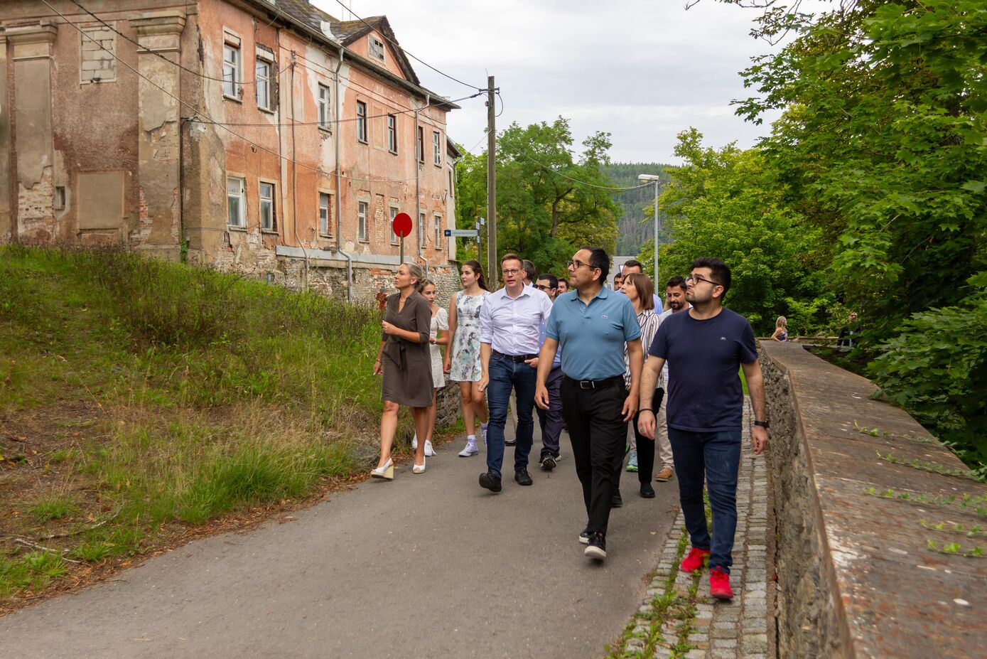 Das fachliche Rahmenprogramm wurde durch zwei Reisen abgerundet. Hier erleben die Gäste regionale Geschichte in der Schwarzburg im Thüringer Wald.