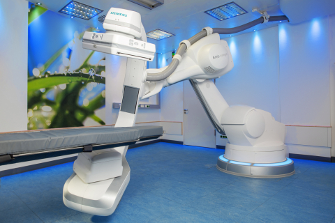 Roboterarm-gestützte Technik. Inbetriebnahme im Mai 2014.