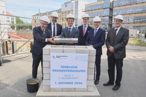 Am 1. Oktober wurde feierlich am Universitätsklinikum Leipzig der Grundstein für den Neubau Haus 7, 2. Bauabschnitt gelegt.