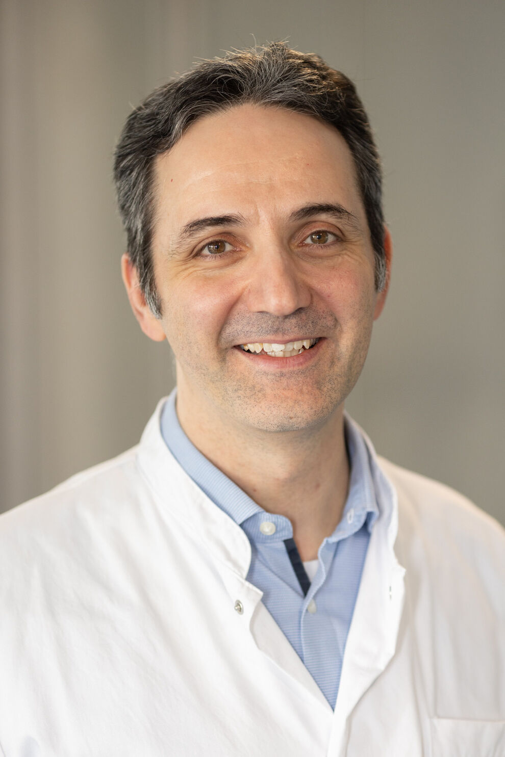 Prof. Erdem Güresir leitet die Klinik und Poliklinik für Neurochirurgie. Er sieht sein Fachgebiet als prädestiniert für die Nutzung derartiger Technologien.
Foto: Stefan Straube / UKL