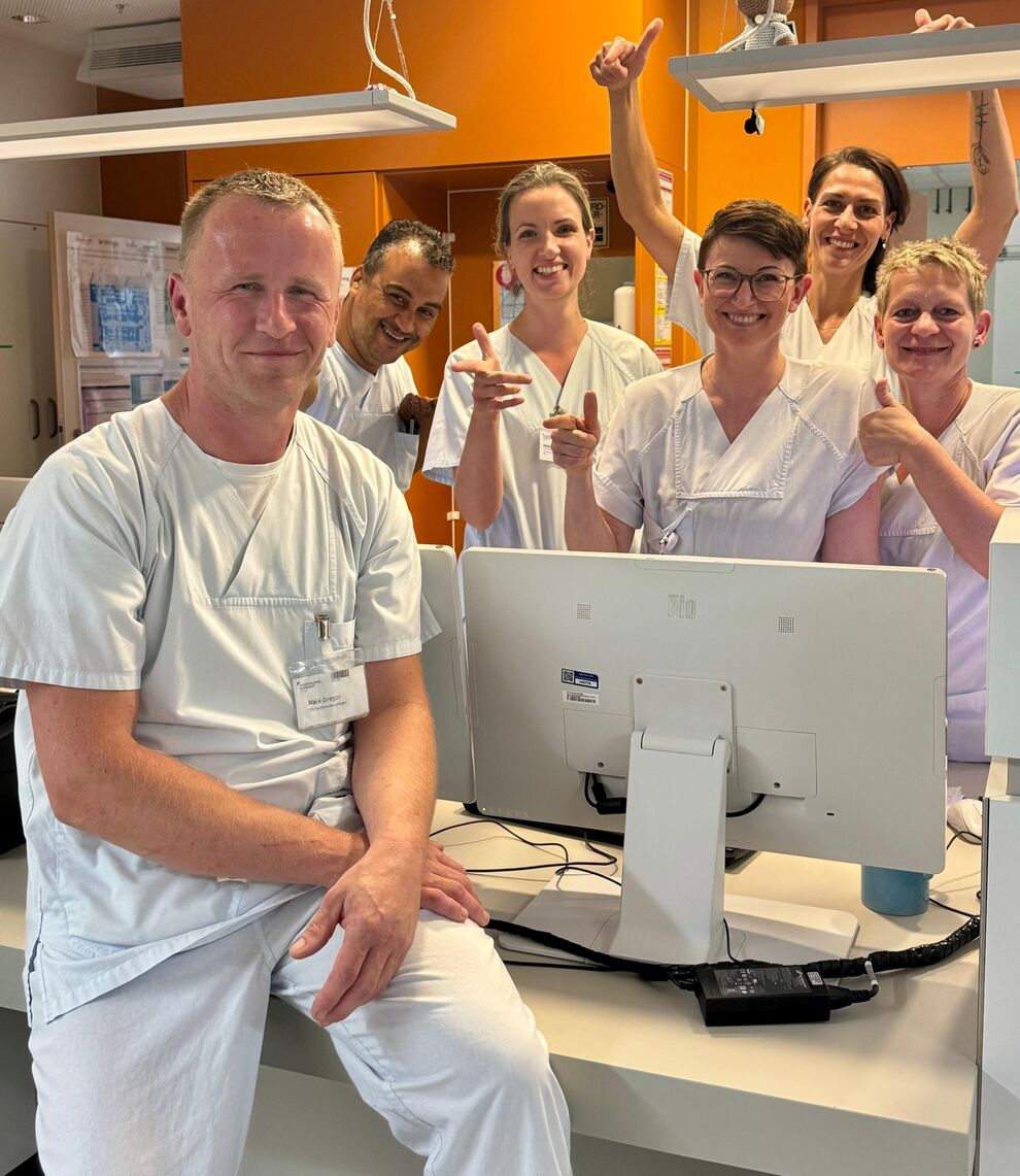 M. Gregor mit dem Intensivpflege-Team der A510